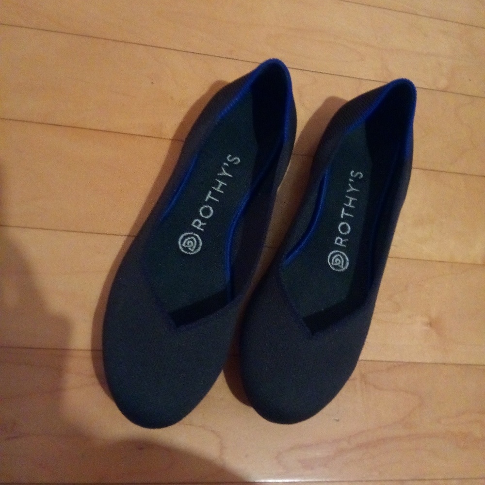 Rothys round flats